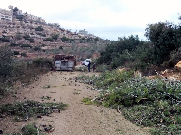 Obstruction in the way to Deir Nidham