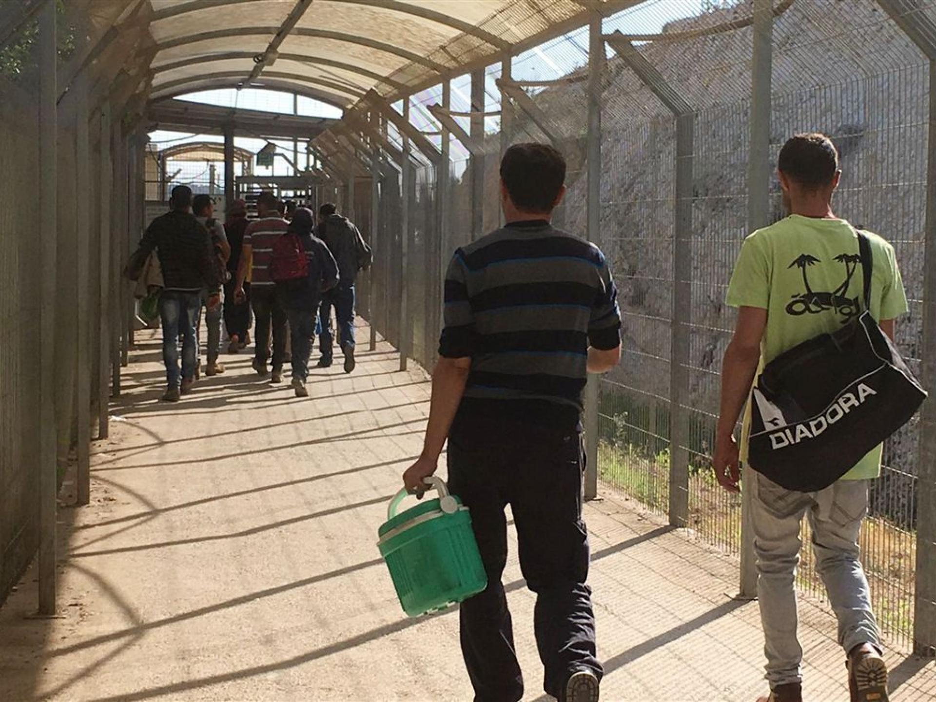 מחסום ברטעה: בוני חריש סיטי הישראלית חוזרים הביתה לגדה אחרי יום עבודה