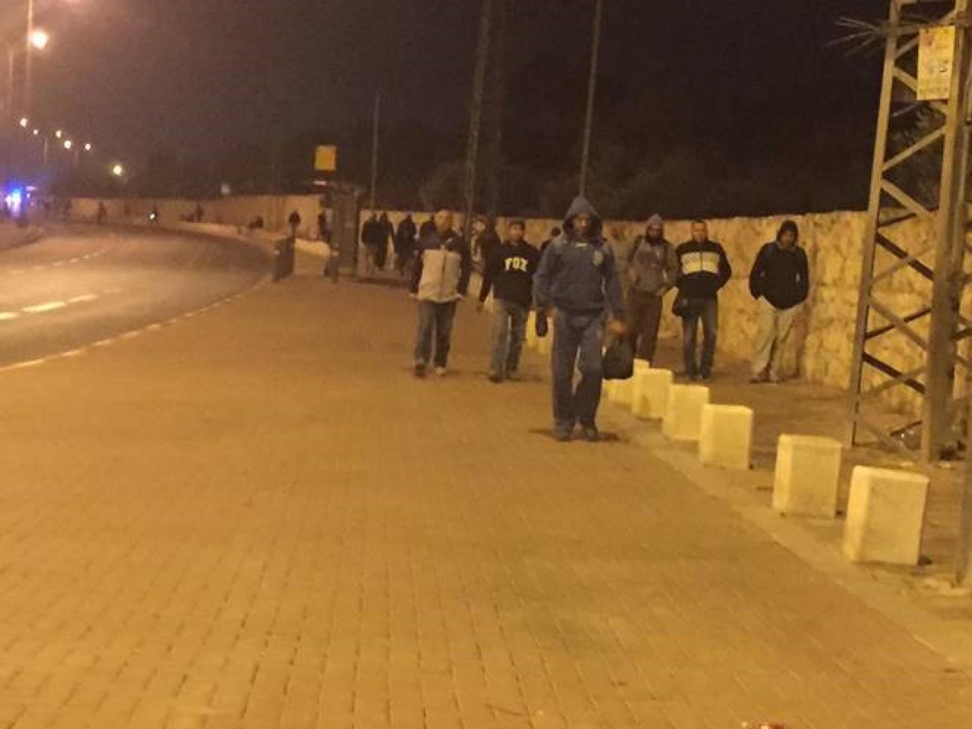 מחסום בית לחם 0515 בשעה זו כבר יוצא מהמחסום זרם של גברים פלסטינים