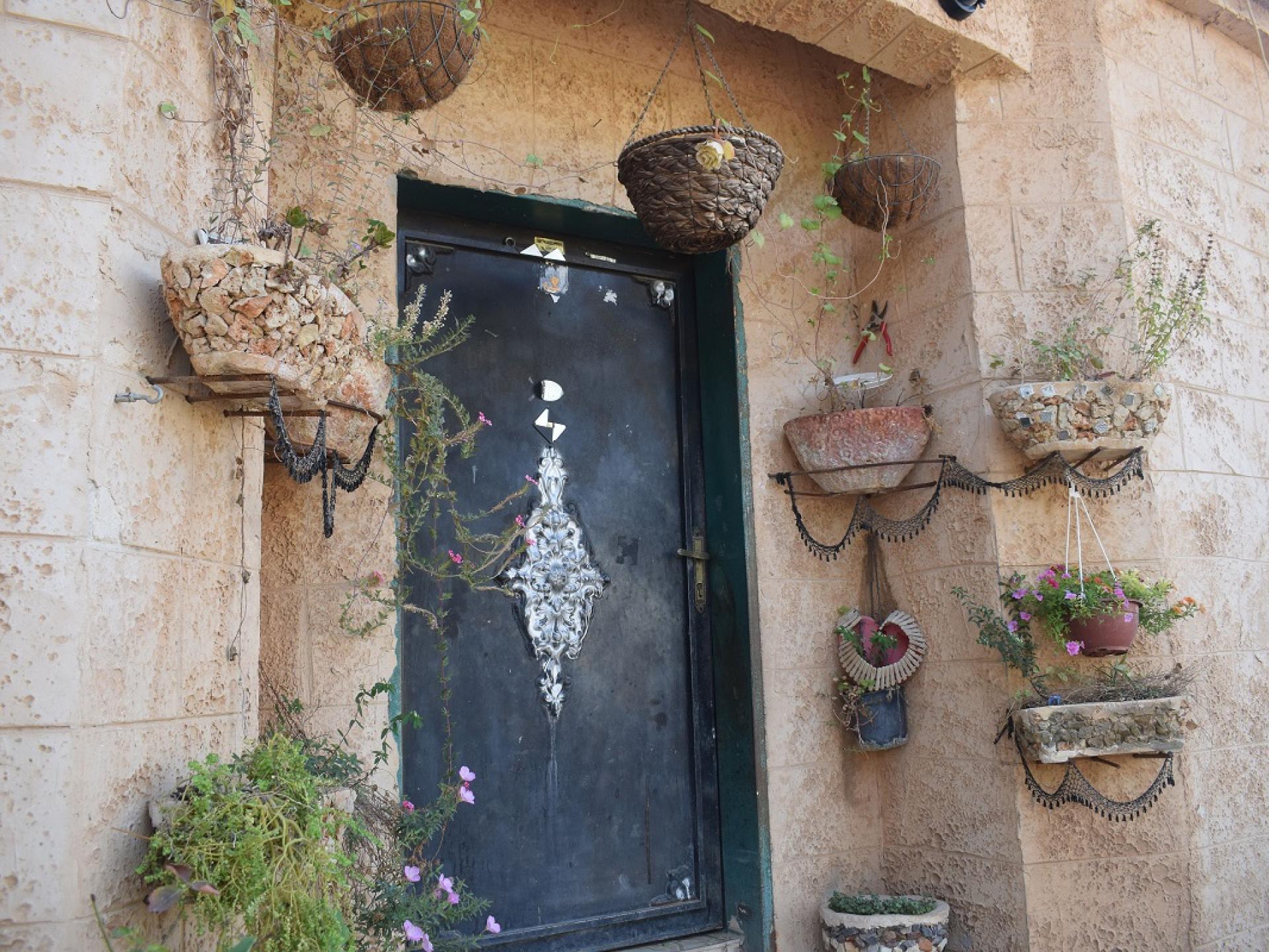 En Al Bida – threshold of one of the houses