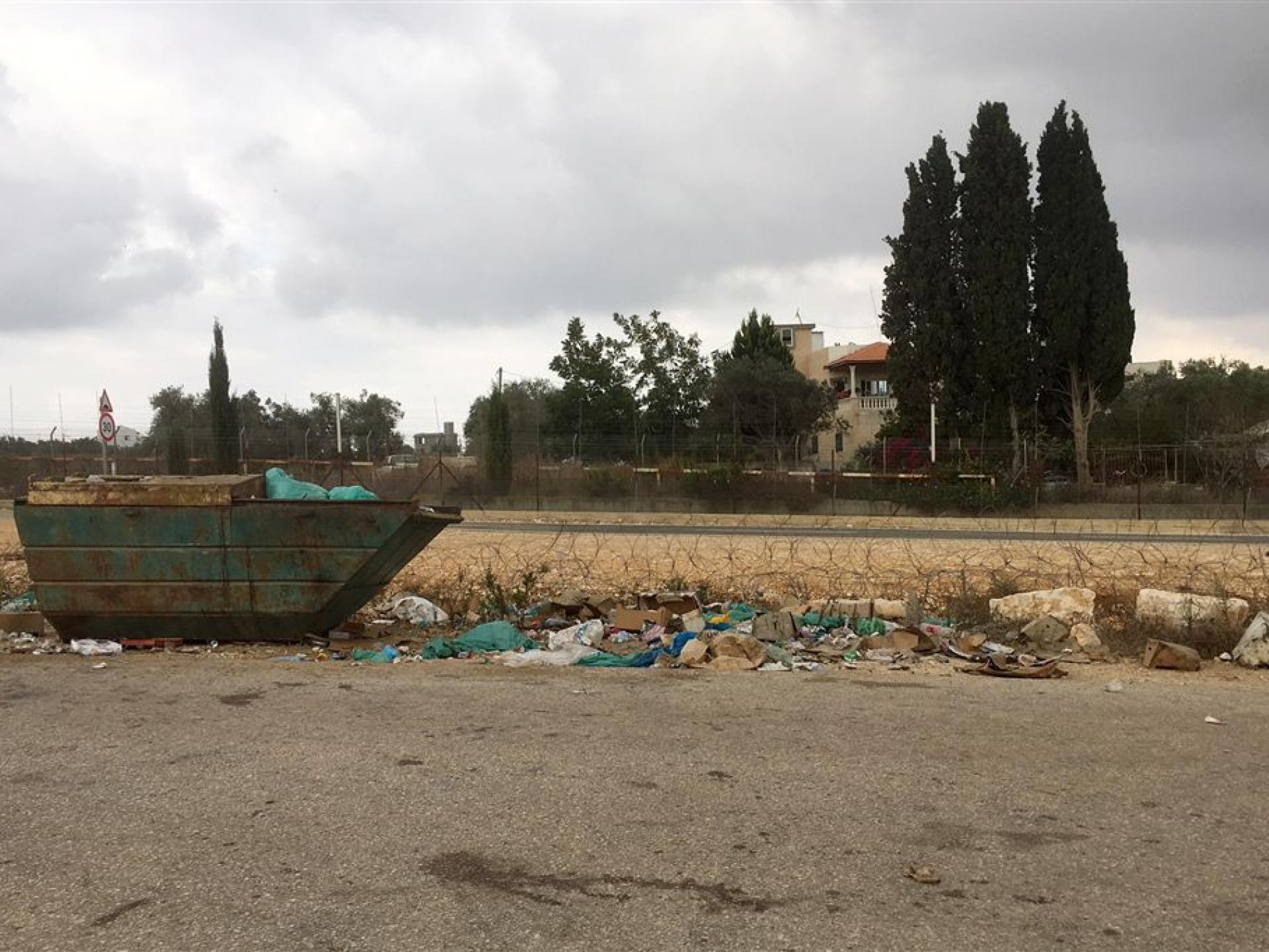 Tura – Shaked Checkpoint: The IDF is responsible for the permanent garbage dump at the entrance to the checkpoint.