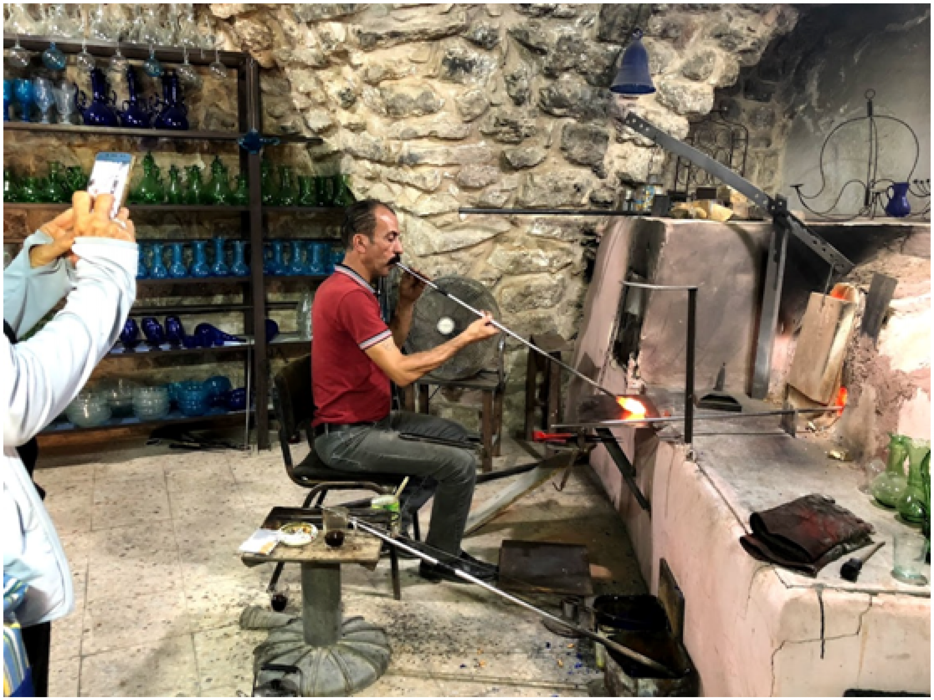 The glass artist who works in an atelier