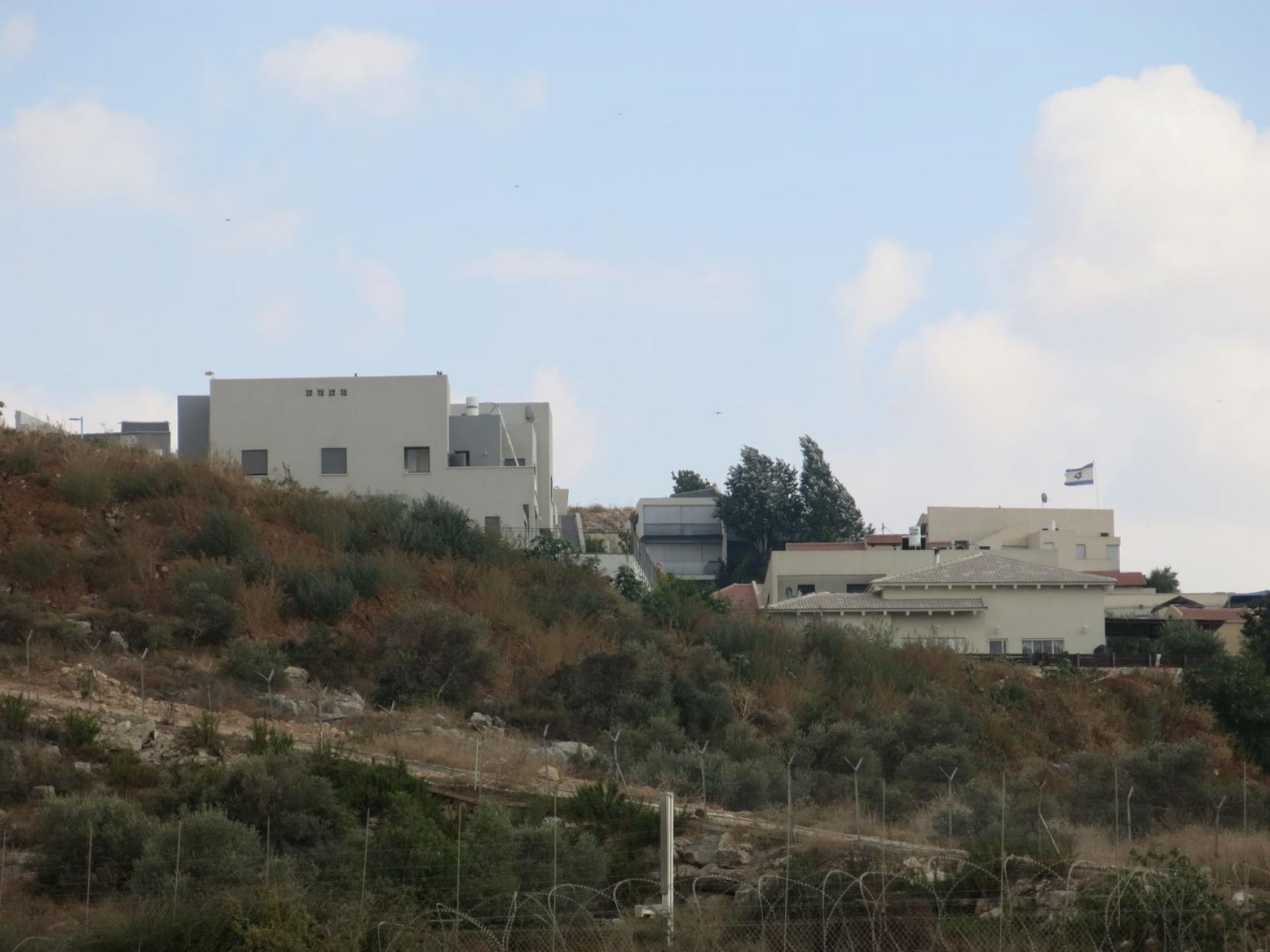 The settlement of Oranit and the separation fence
