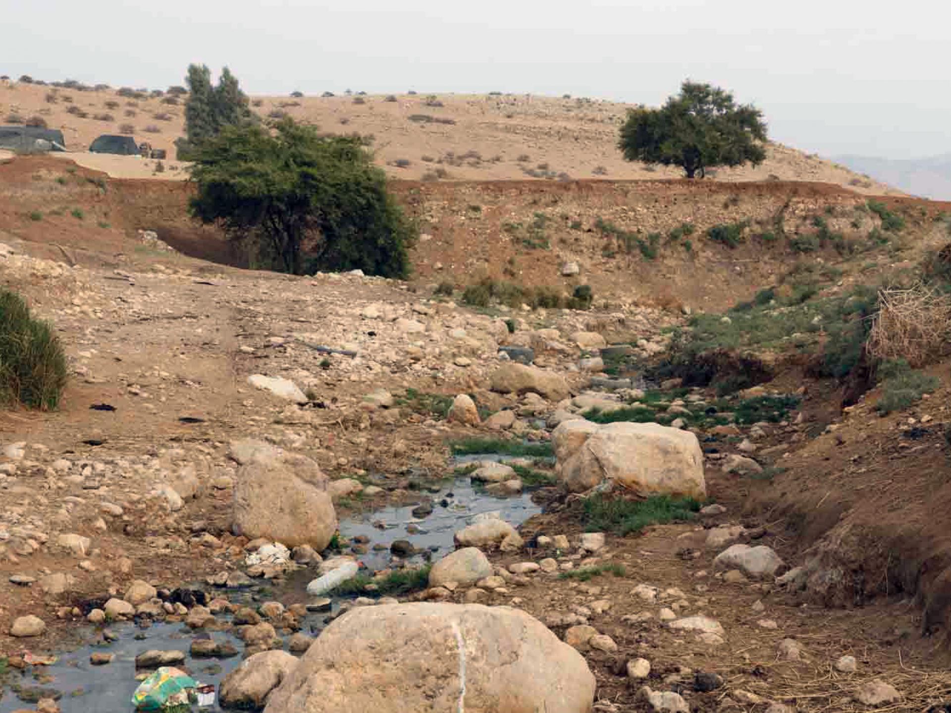 Ein El Hilweh: Open sewage