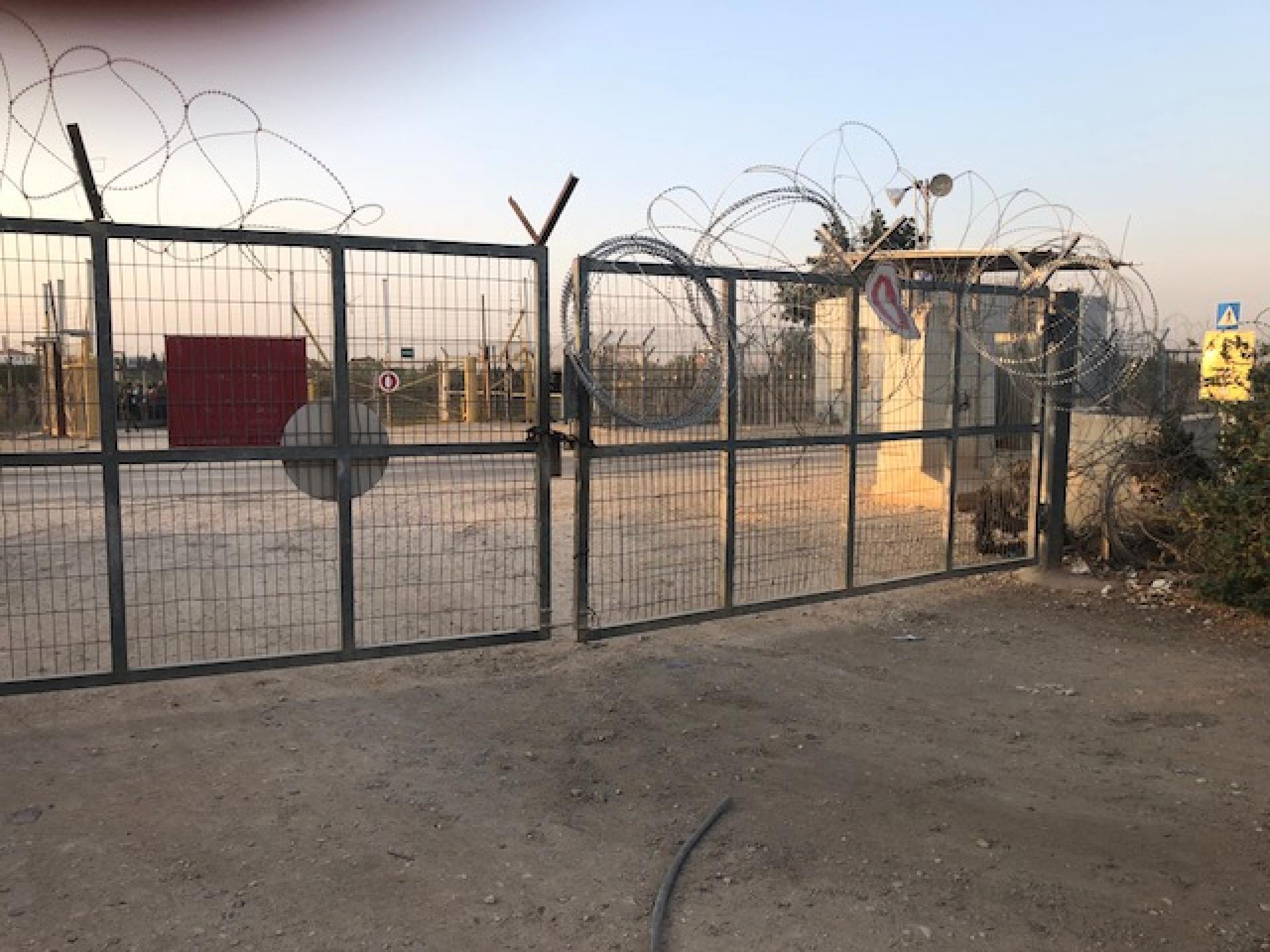 The Habla checkpoint with new barbed wire