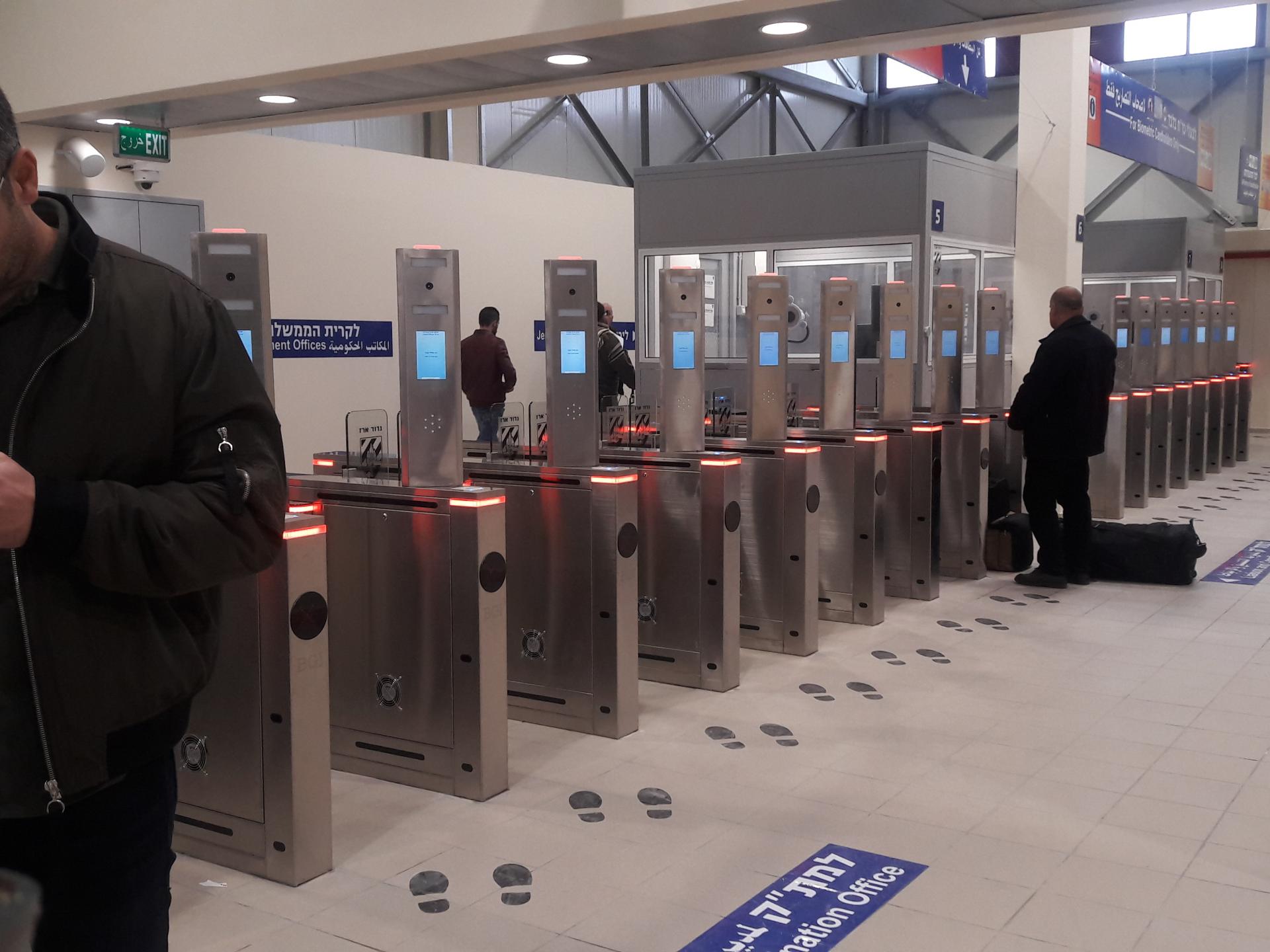 Electronic checking stations in the new checkpoint