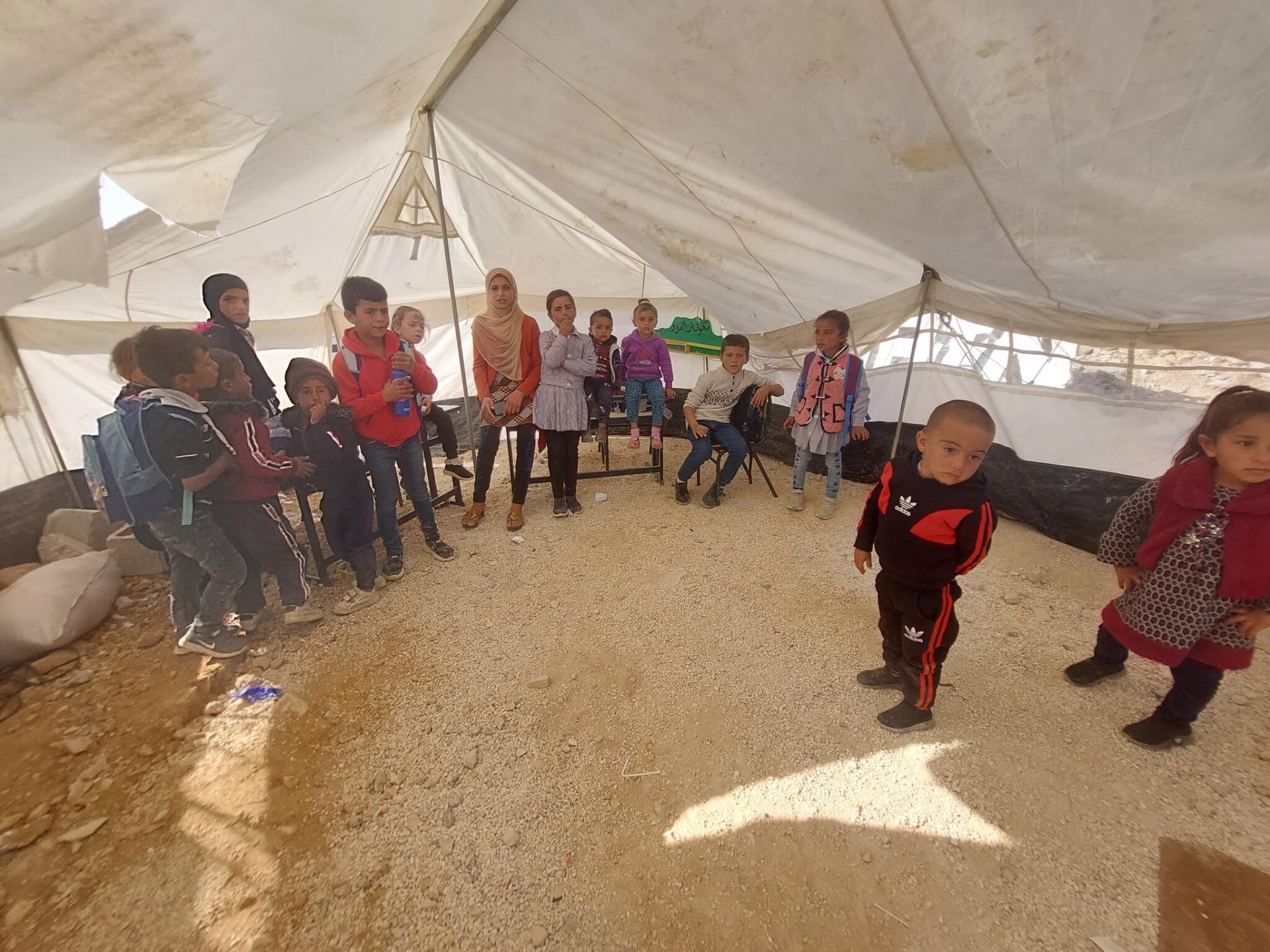 ספאיי, מסאפר יטא - הילדים באוהל בית הספר