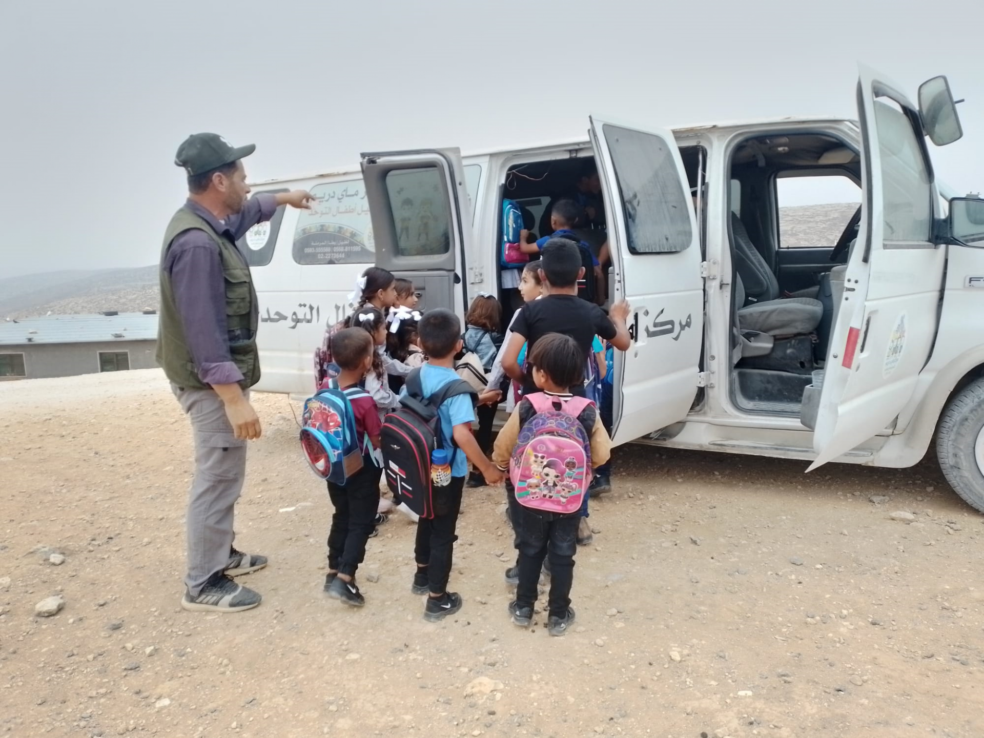 א-תוואני - נאסר מסיע ילדים מכפרים שכנים לבית הספר