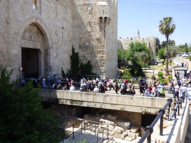 Damascus Gate open