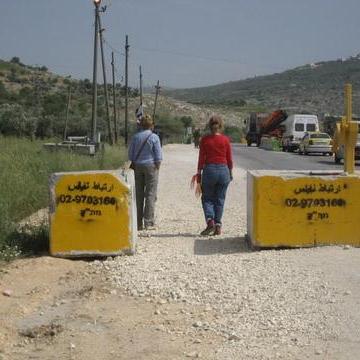 Deir Sharaf/Haviot checkpoint 04.05.09