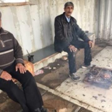 מחסום עאנין: מחכים בסככה לפתיחת המחסום