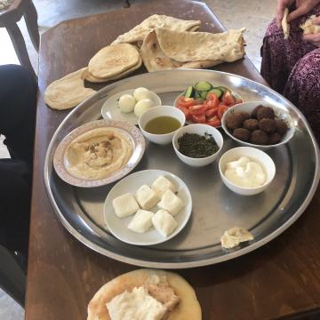 ארוחת בוקר פלסטינית בקדום