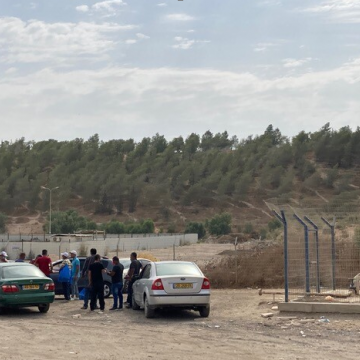 קרוב למחסום מיתר מתנהל מעבר חופשי מהגדה לישראל דרך פרצות בגדר. באין מפריע.