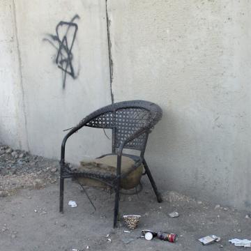 קלנדיה - כסא צמוד לחומה