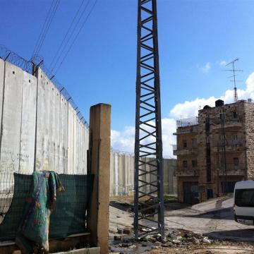 כפר עקב, 2013:  שכונה ירושלמית שהופרדה בחומה