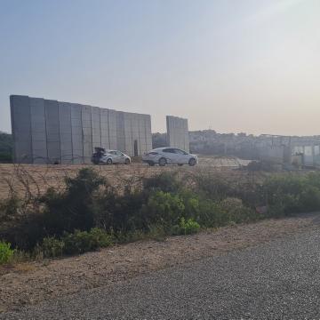 חלקי חומת ההפרדה במחסום עאנין