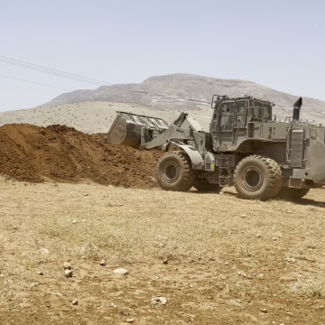 בקעת הירדן: בולדוזר מחדש את סוללת העפר מול אל מיכּסר