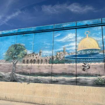 מחסום קלנדיה: משאת הנפש של תפילה באל אקצא - על החומה 