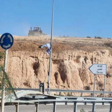  טרקטור פלסטיני חורש סמוך למחסום מיתר