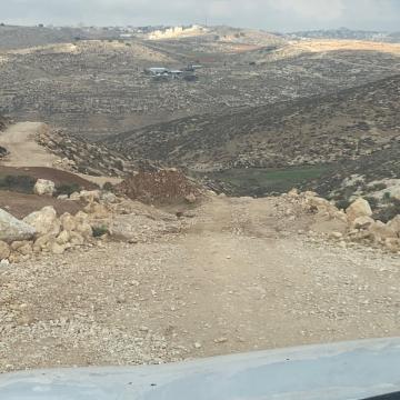 דרום הר חברון: חסימות דרכי עפר בעומק השטח