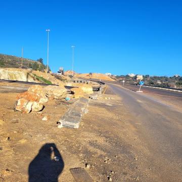 Blockade between Husan and Battir and between road 375 and road 60