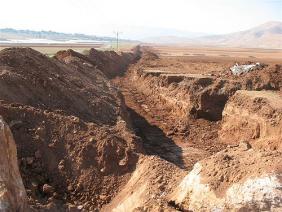 תל עפר שמונע מעבר של בדואים ממזרח הבקעה אל מערבה