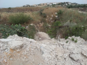 פסולת של חומרי בניין חוסמת את הדרך לשדה הזעתר פסולת של חומרי בניין חוסמת את הדרך לשדה הזעתר
