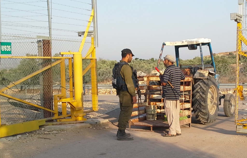 19-6-16 017 An older looking man negotiateswith the soldier.jpg