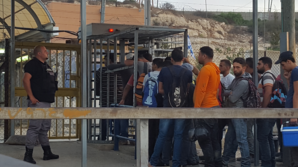 11.8.16 phlestinian securitate in Barta`a.png