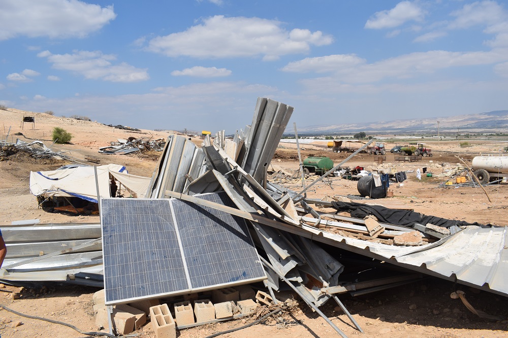גם את קולטי השמש הרס הצבא (נורית פופר).jpg