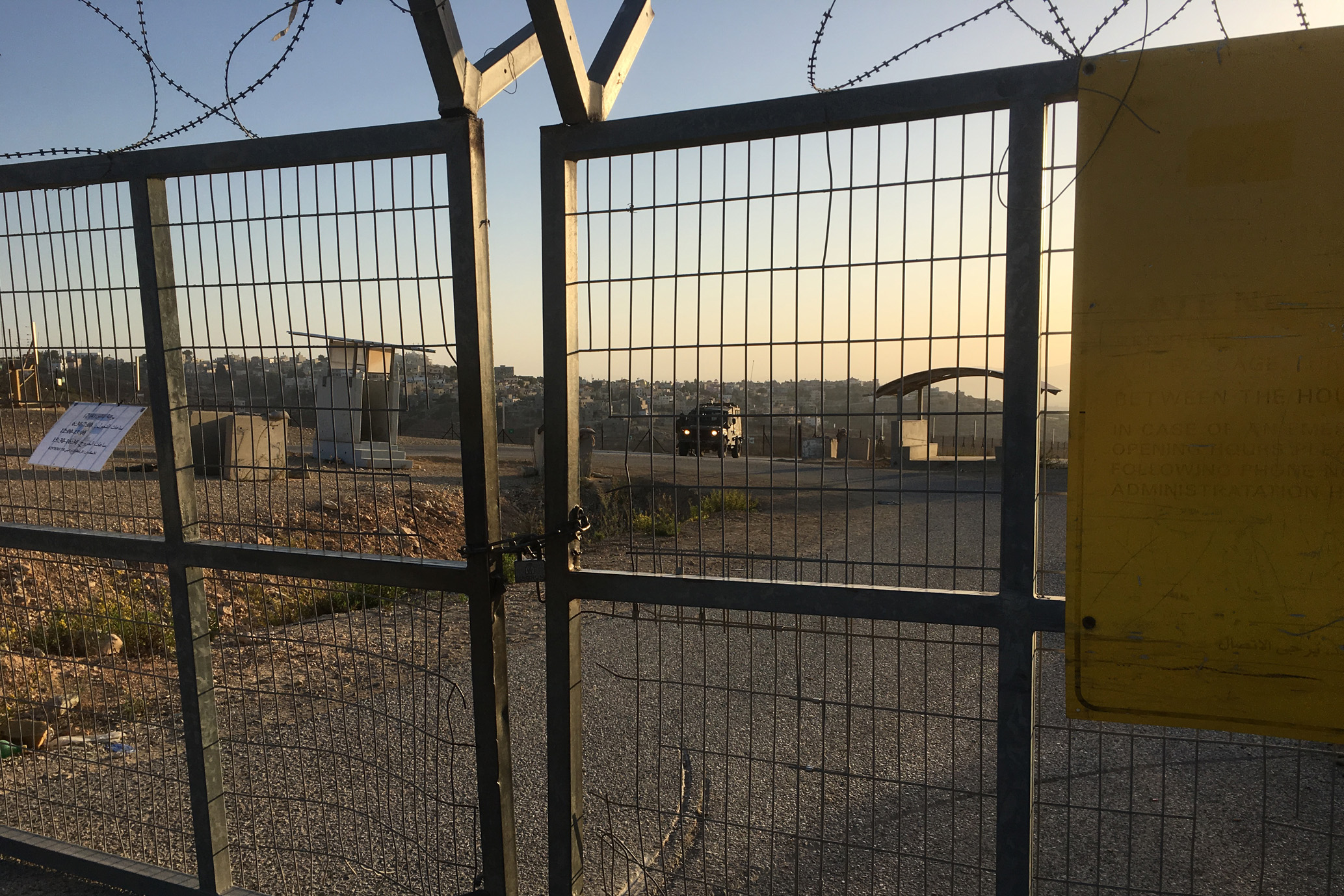 החיילים עוזבים 7.27 וכמאתיים חקלאים מעאנין חוזרים לכפר_0.jpg