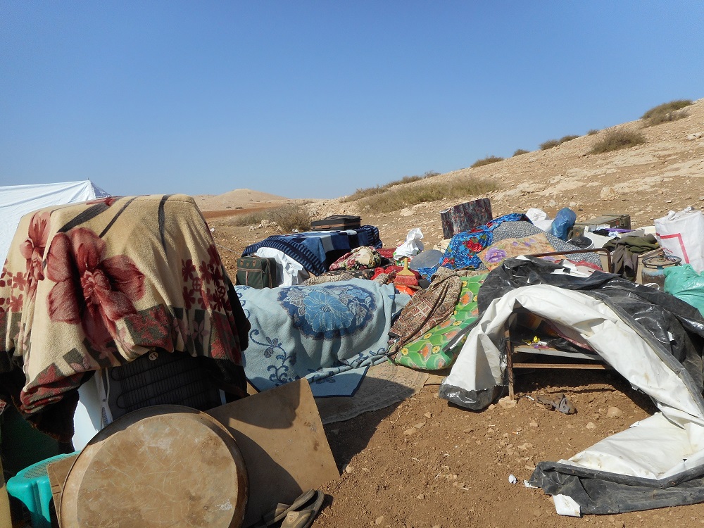 ראס אל אחמר - החפצים שהצליחו לחלץ לפני ההריסות.jpg