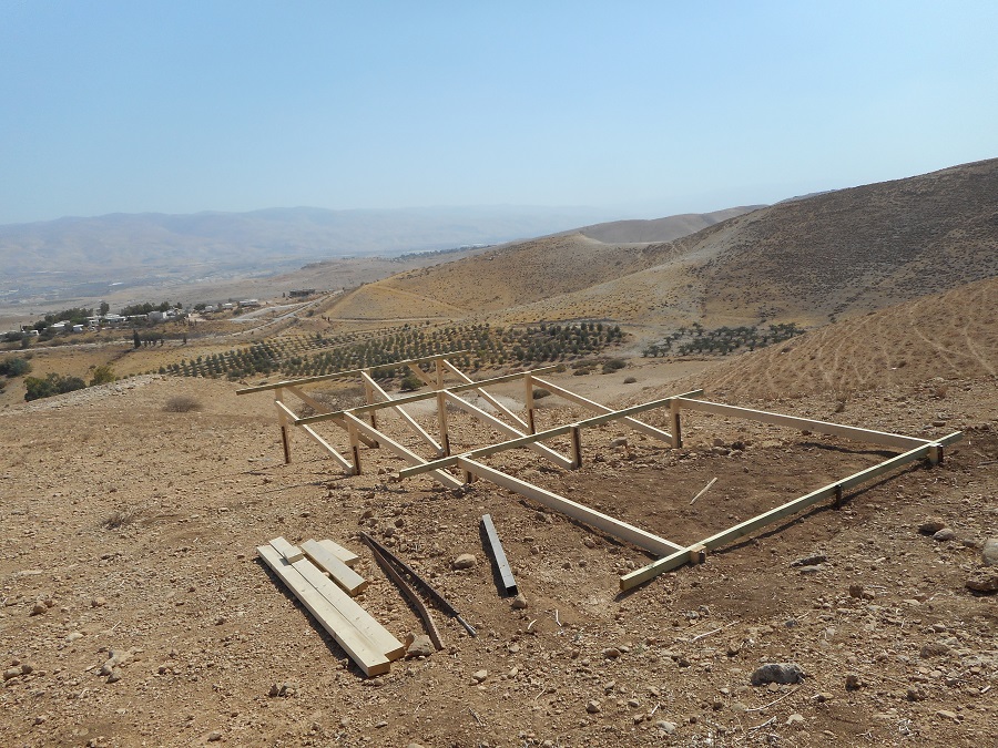 11.10.16 מאחז בלתי חוקי חדש מתחיל כך - ההר שמעל לאל חמה.jpg