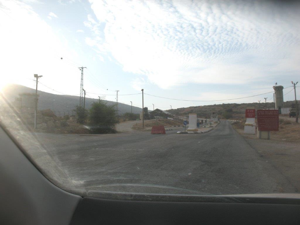 29.11.16 מחסום תיאסיר מתארגן לקליטת האימון הצבאי