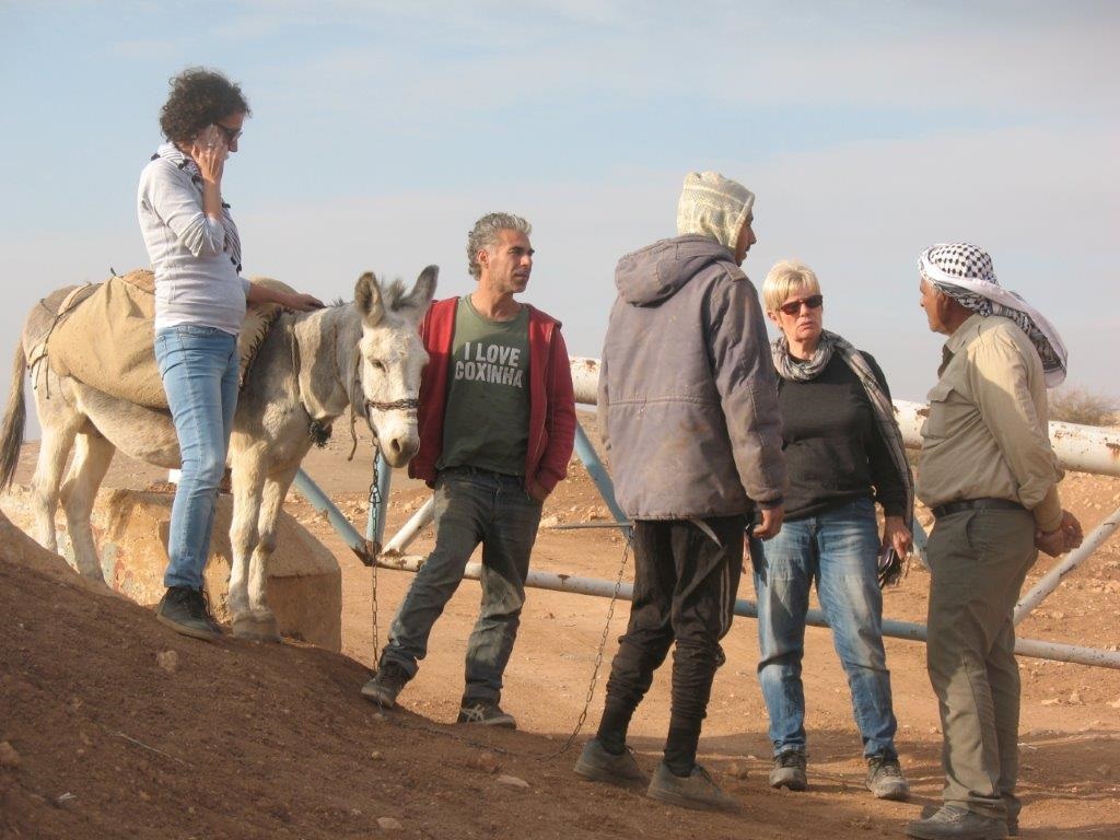 שער גוכיה. פגישה עם החמור שיסחוב את הרשת צל.    (3