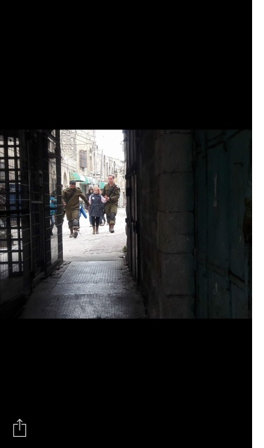 אויבת" העם במדי ביה"ס"