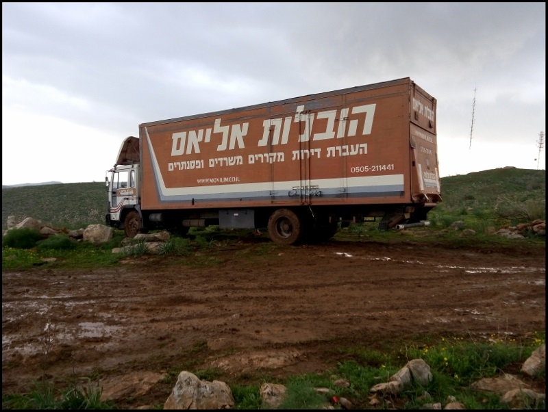 משאית שנתרמה למאחז אום זוקא לדבריהם 14.2.17_0.jpg