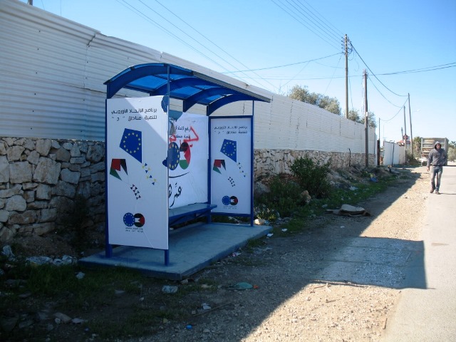 עמדת המתנה בדרך לעזבת טביב.JPG