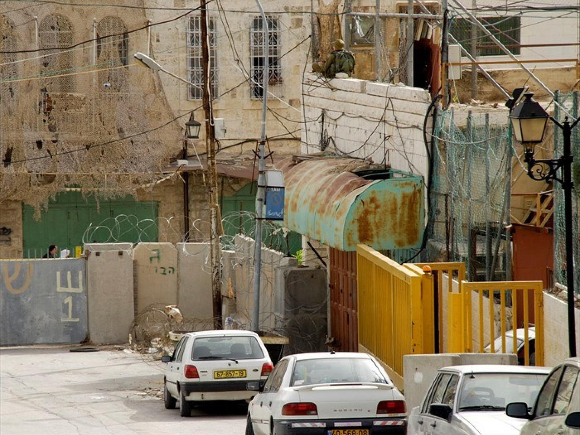 שכונה בחברון חסומה בבטונדות ובתיל