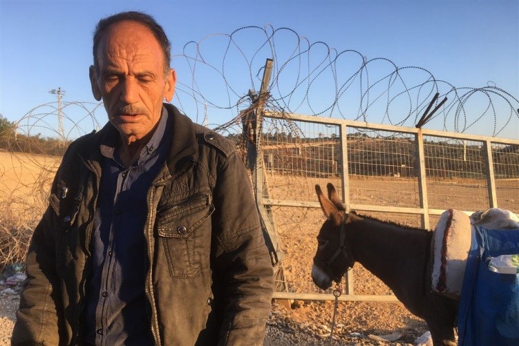 "אתמול החייל אמר לי לשתוק כששאלתי אותו משהו."