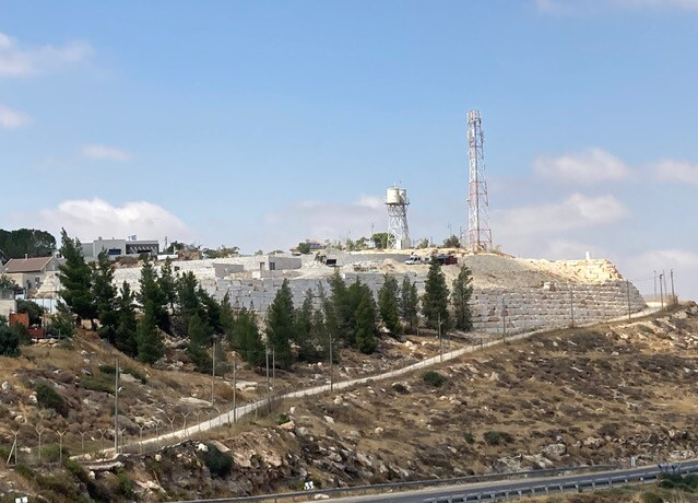 Construction of another new neighborhood in the Shemaiah settlement. What you do not see in the picture is that the workers who are building the neighborhood are Palestinians