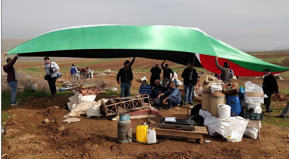 Humsa: The activists stretched a roof to a missing shed