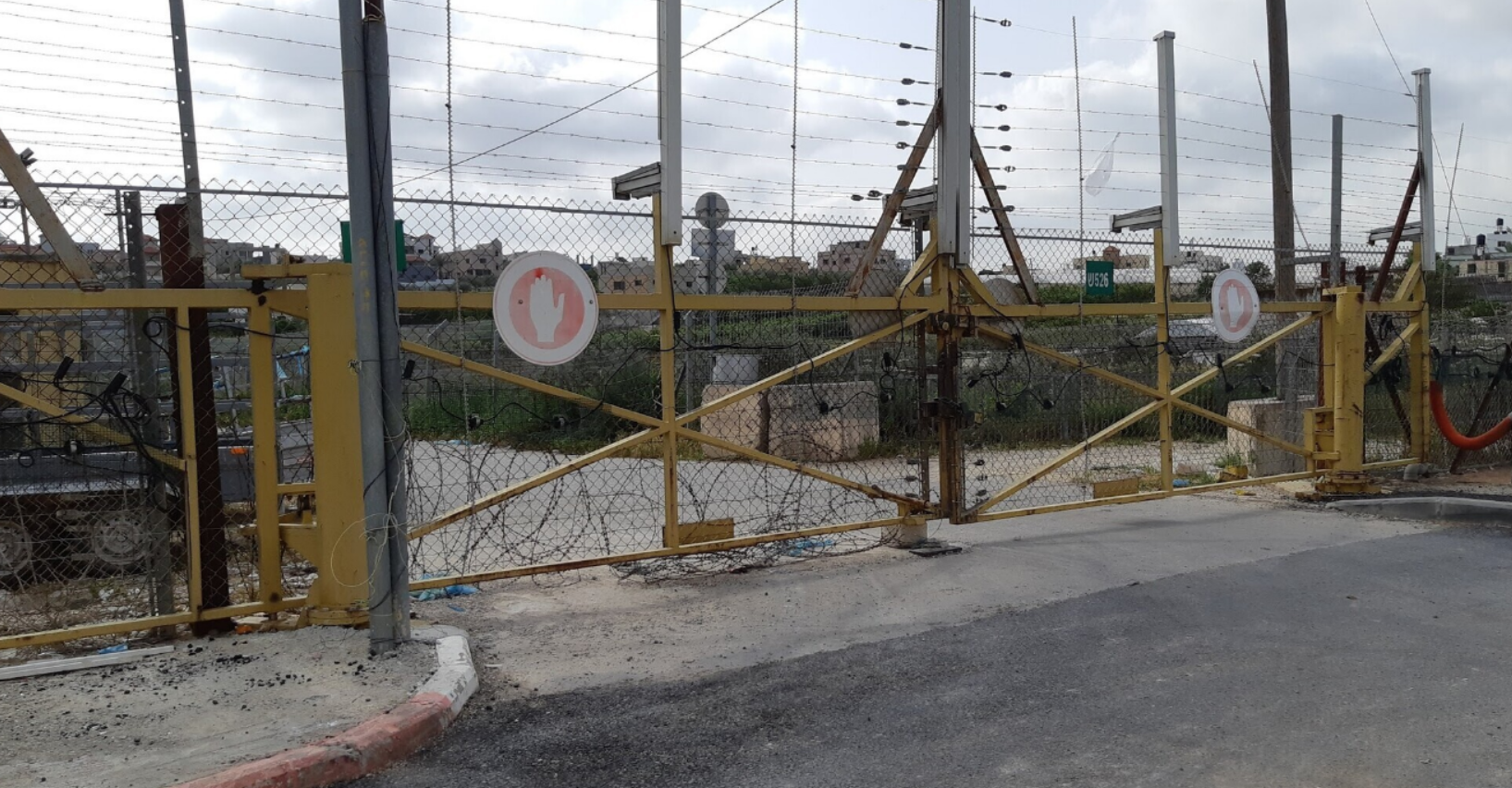 מחסום באקה המערבית: שער חשמלי