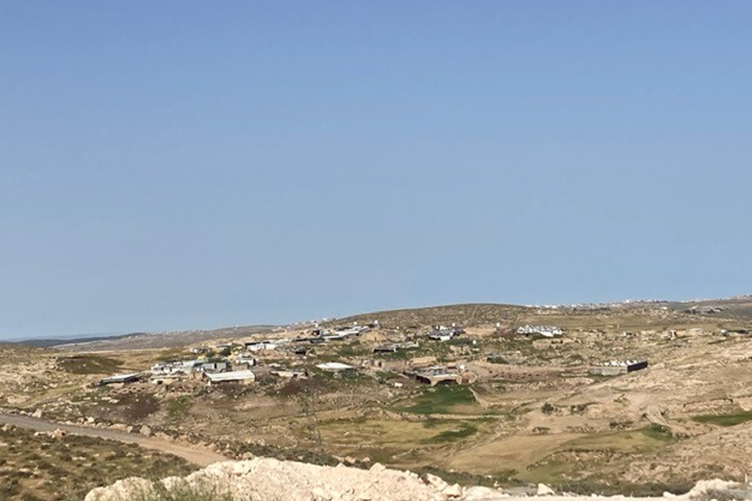 הכפר זנותא, מעל כביש 60, על גבעה מעליו הוקמה חוות צאן פירטית של מתנחלים
