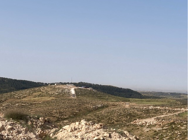 חוות צאן פיראטית של מתנחלים, מעל ליישוב זנותא מעל כביש 60
