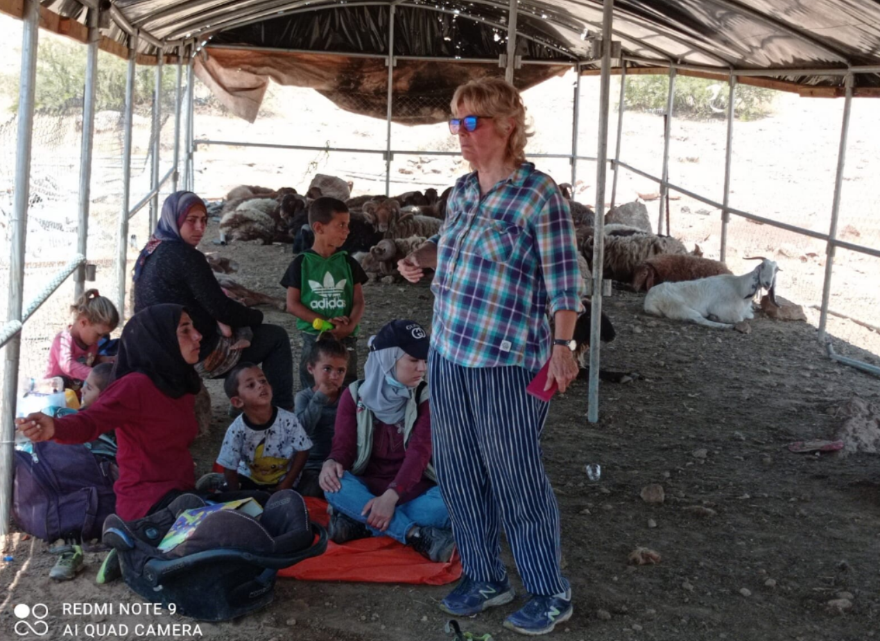 חומסה: נשים ילדים ובני צאן