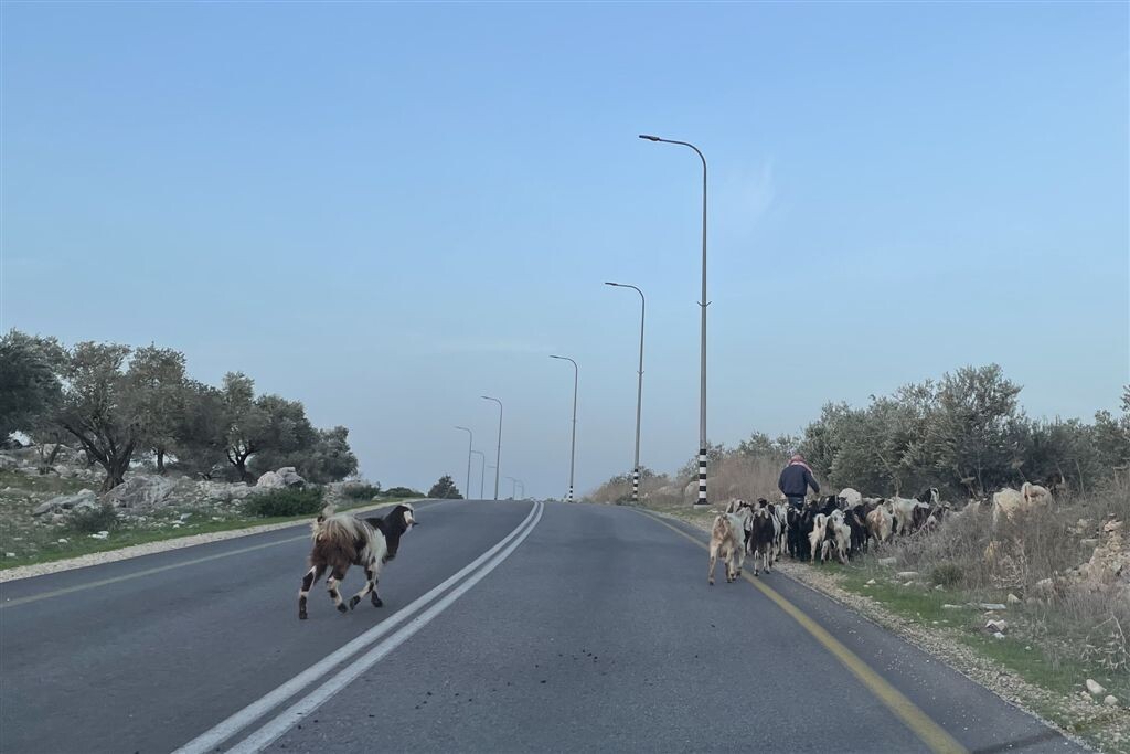 בדרך למחסום חרמש 
