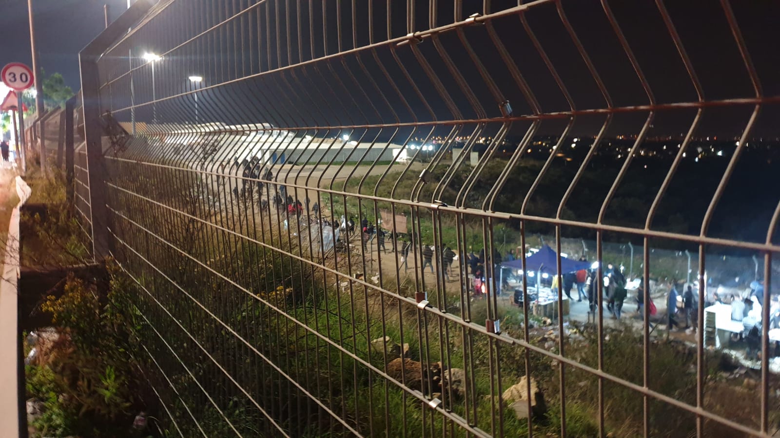 צועדים בחושך למחסום חשמונאים