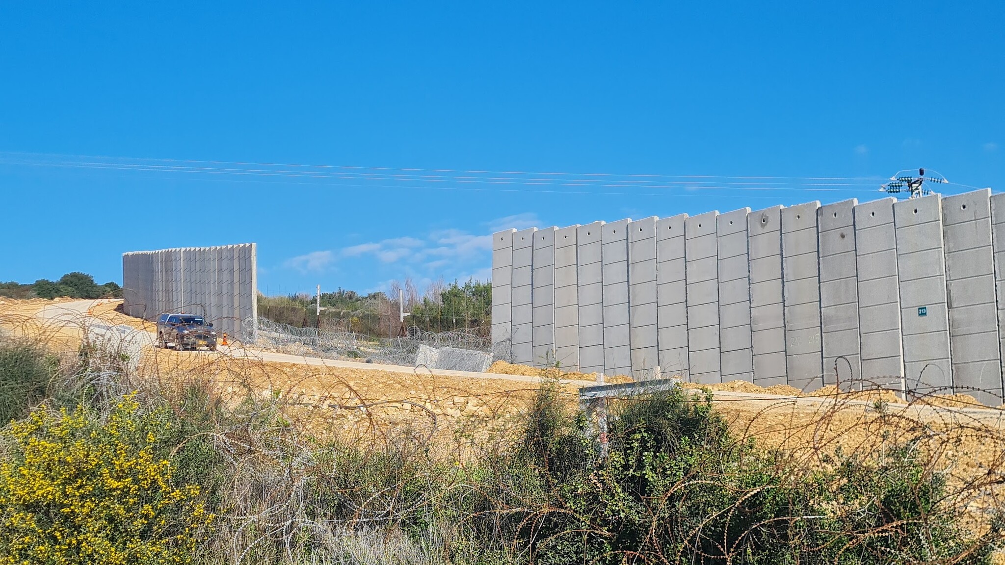 Separation wall at the Aanin checkpoint - they still can't close it