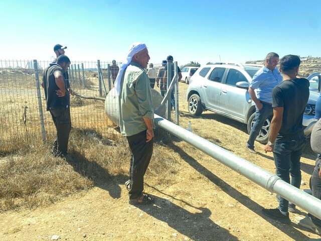 A checkpoint set up by settlers on the way to school in Zenota